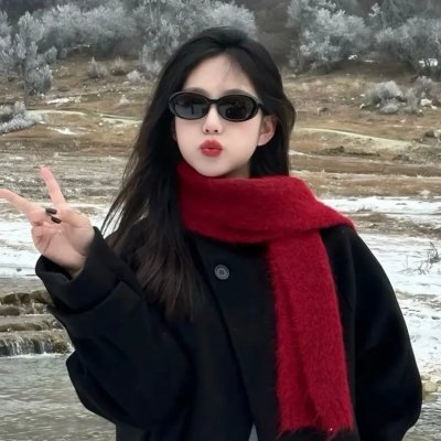 使用下方 20 个影片名，按顺序一一对应，不要改动片名文字，只根据片名和括号内类型提示来虚构全新的故事内容： 蓝色巨人 刑警哈里根 爱情魔咒 暴力挽歌 双龙会2 暴烈妈妈 相似者 血鳄深渊 哈拉猛男秀2：欧亚种马 龙日—你死定了 我的真芯男友 孩子在那我在这 甜蜜谎言 神秘的旅伴 革命前夕的摩托车日记 活死人归来3 网住你的心 皇太子秘史 欢迎来到瑜伽村 无聊现代生活